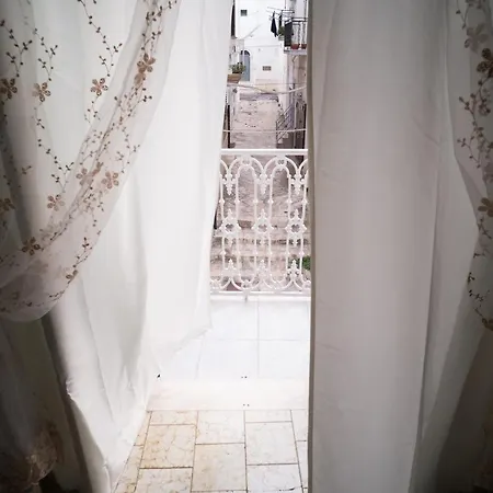 Bianca Floreale *