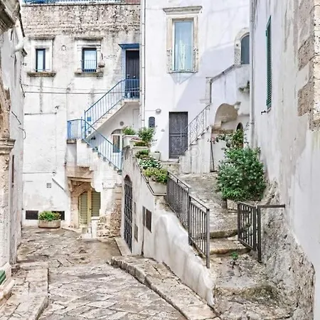 Bianca Floreale Ostuni