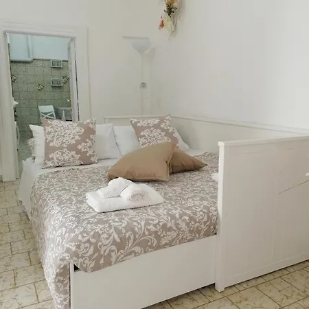 Bianca Floreale Ostuni